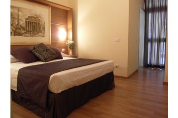 Italia Privát Roma, Esterno